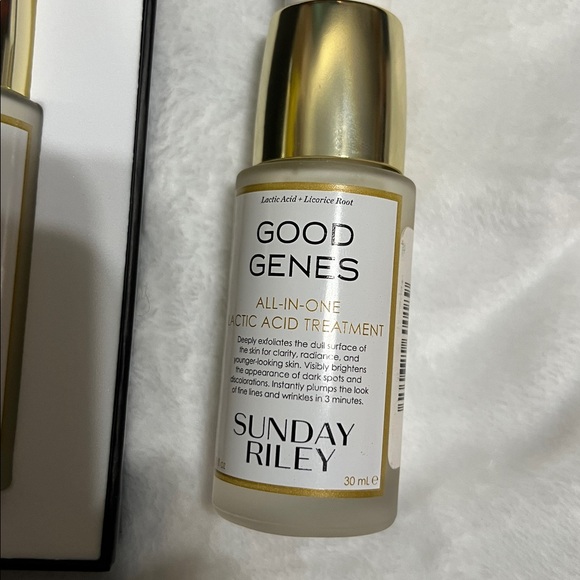 Sunday Riley Good Genes lactic acid and glycolic acid. Only One in box- both new - Picture 3 of 3